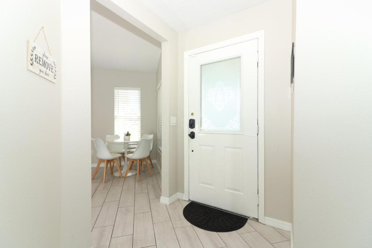 Lilys Stylish Villa Close To Disney Ideal For Long Stays Орландо Экстерьер фото
