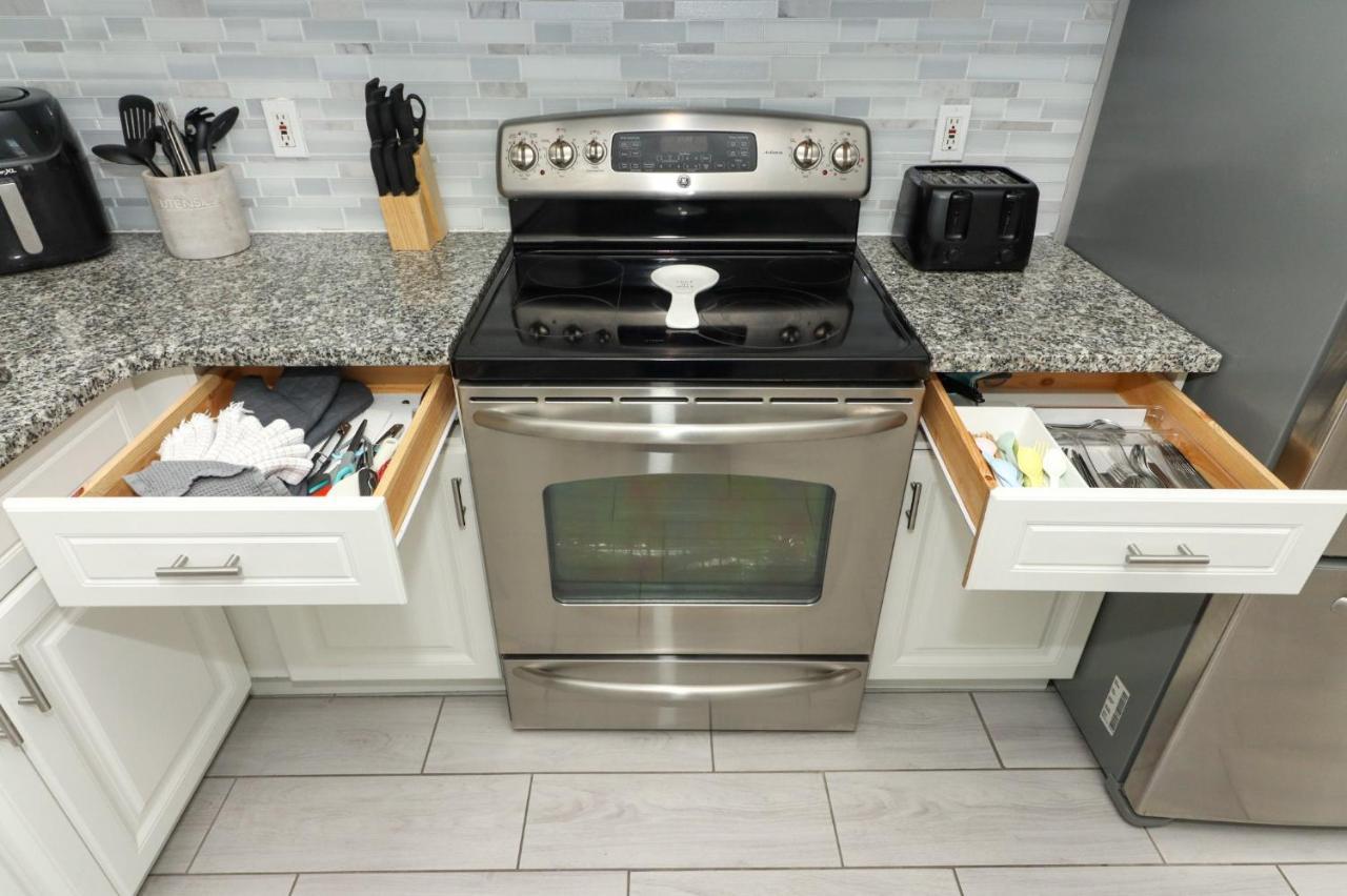 Lilys Stylish Villa Close To Disney Ideal For Long Stays Орландо Экстерьер фото