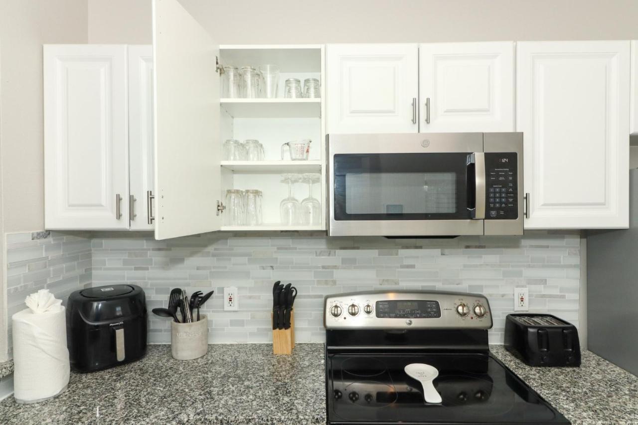 Lilys Stylish Villa Close To Disney Ideal For Long Stays Орландо Экстерьер фото