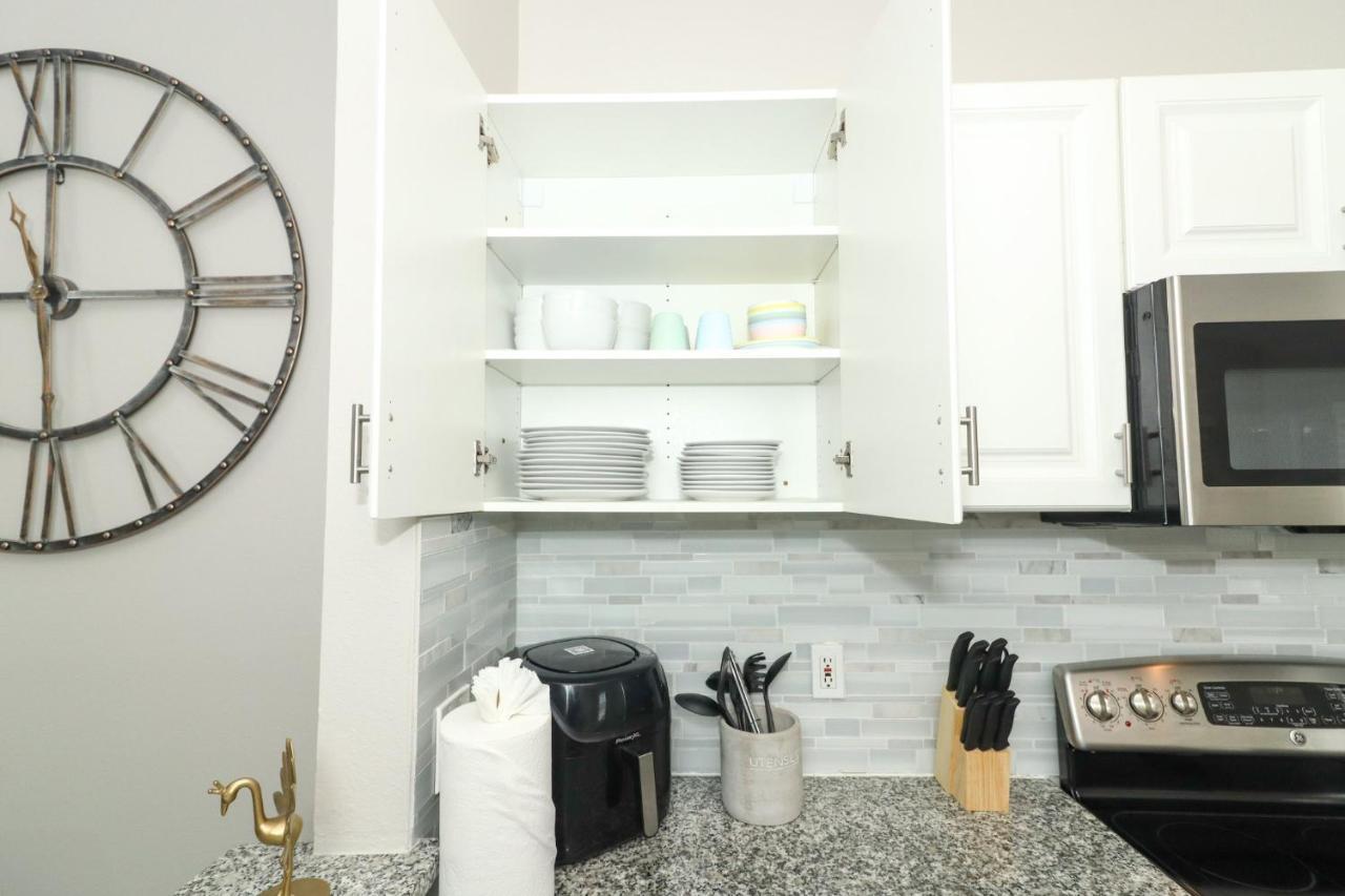Lilys Stylish Villa Close To Disney Ideal For Long Stays Орландо Экстерьер фото